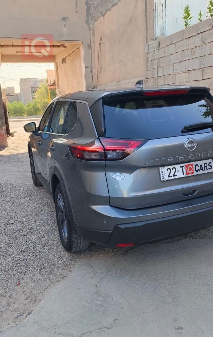 نيسان روج